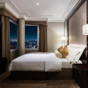 Club Moderate Double Room with Lounge Access - Non-Smoking
