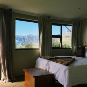 Deluxe Double or Twin Room with Mountain View