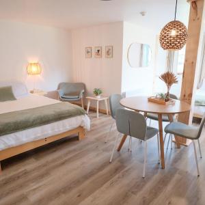 Deluxe Queen Suite