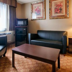 Queen Suite with Two Queen Beds - Non Smoking