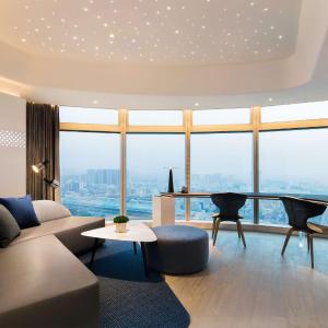 One-Bedroom King Suite