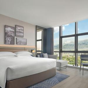 King Room with Mountain View