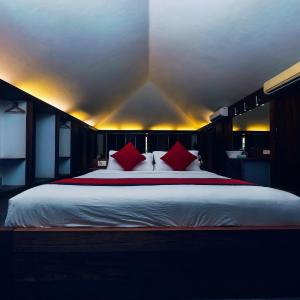 A/c Luxury suite with Jacuzzi