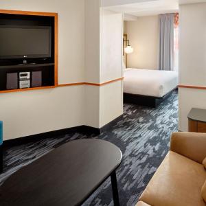 Studio with King Bed, Bathtub and Sofa Bed - Mobility Access/Hearing Accessible