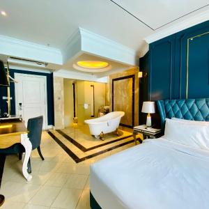 Romantic Suite with Balcony