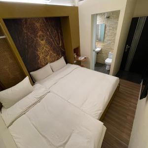 Deluxe Double Room with Extra Bed