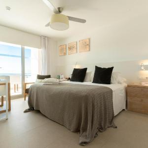 Double or Twin Room with Sea View