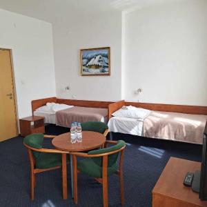 Economy Triple Room