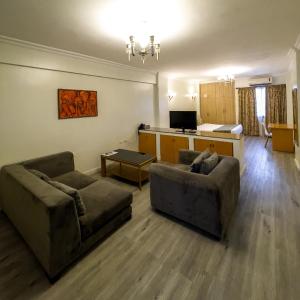 Deluxe Studio