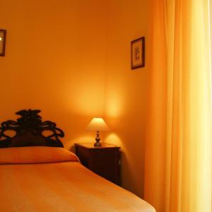 Economy Triple Room with City View