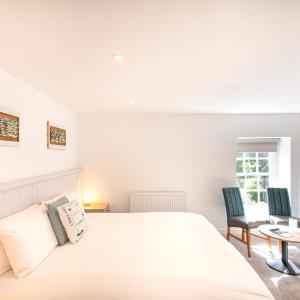 Double or Twin Room with Shower - Annex