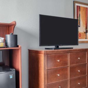Double Room with Tub - Mobility Accessible/Non-Smoking