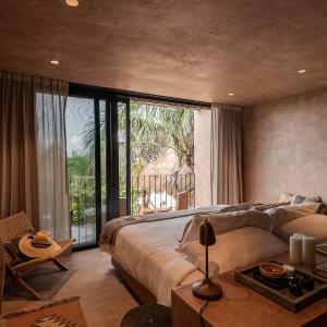 Queen Room with Balcony