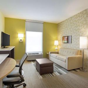 One-Bedroom King Suite - Non-Smoking