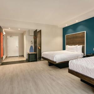 Queen Room with Two Queen Beds - Hearing Access