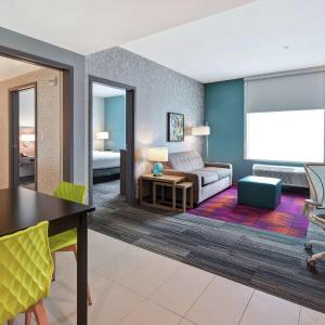 King Suite - Mobility Access/Non-Smoking