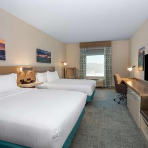 Queen Room with Two Queen Beds and Mountain View