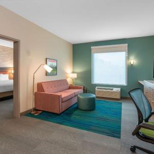 One-Bedroom King Suite - Non-Smoking