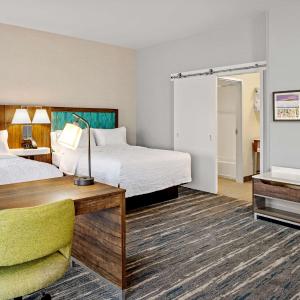 Studio with Two Queen Beds and Sofa Bed - Hearing Access