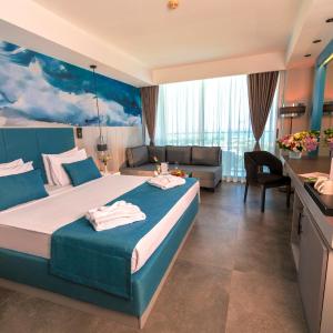 Double or Twin Room with Side Sea View