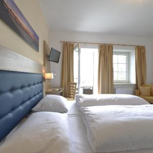 Double Room with Balcony and Lake View