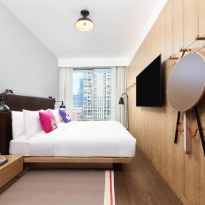 Standard King Room with City View