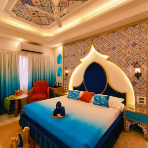 Luxurious Moroccan Theme room with panoramic city view and Designer Bed (Non Smoking): Enjoy 10% off on - F&B, Spa, car Hire, Complimentary Welcome Drink & Hi-Tea,10% off on Candlelight Dinner & Room Decoration