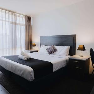 King Bed with Kitchenette Room