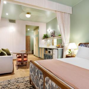King Studio with Sofa Bed