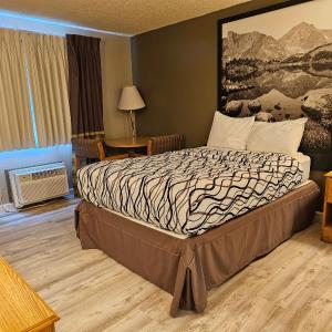 Standard Queen Room