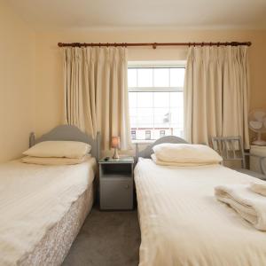 Twin Room with Shower