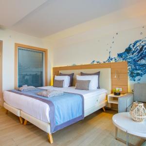 Deluxe Double Room with Pool Access