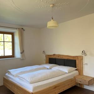 Two-Bedroom Apartment with Mountain View