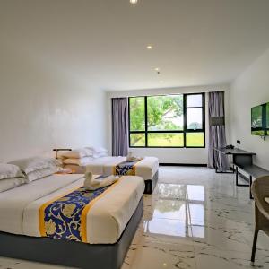 Twin Room with Pool View