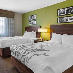 Queen Suite with Two Queen Beds and Sofa Bed - Non-Smoking