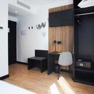 Double or Twin Room with Terrace