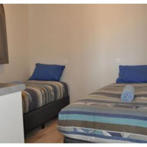 Deluxe 2 Bedroom Cabin - Sleeps 4