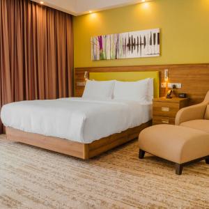 Queen Room - Accessible