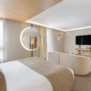 King Suite with Balcony and River View