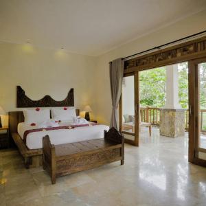 Honeymoon Package at Suite Room