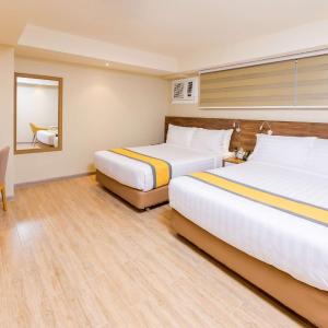 Premier Suite with Two Double Beds - Non-Smoking
