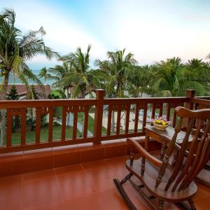 Superior Double or Twin Room with Partial Sea View