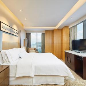 Club Suite, Club level, 1 Bedroom Suite, 1 King, River view