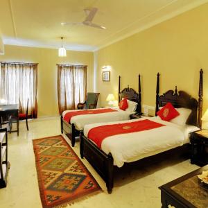 Deluxe Queen Suite