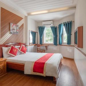 Deluxe Room (2 Adults + 1 Child)