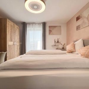 Double Room with Lake View and Balcony