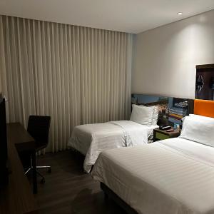Queen Room with Extra Bed - Non-Smoking