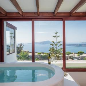 Senior Suite with Hot Tub with Volcano & Sunset View