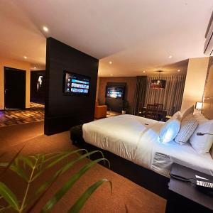 Viceroy Luxury Mountain View Jacuzzi Suite 