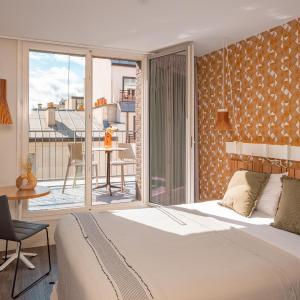 Superior Queen Room with Balcony